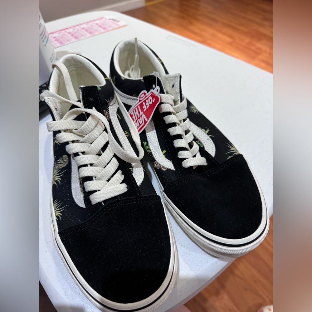 Vans Old School M8.5 Brand new without Box